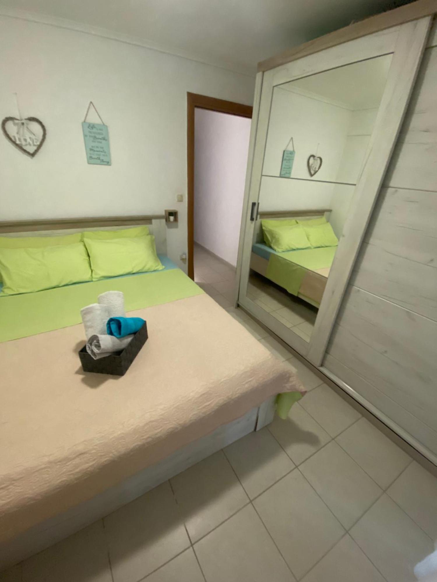 Lovely 2-Bedroom Appartement With Free Parking 아기아 트리아스 외부 사진